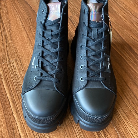 NWT Palladium Revolt Hi TX Women’s Black High-Top Shoes - Picture 4 of 8